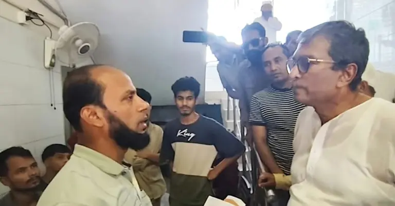 চাঁদপুর পাসপোর্ট অফিসে এমপি মানিক ঝটিকা পরিদর্শন করেছেন
